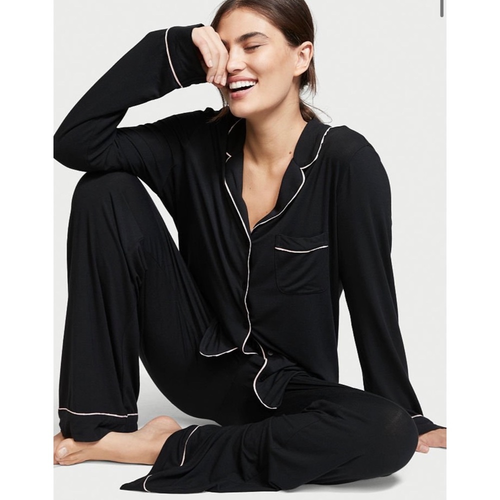 VS Black Pajamas
